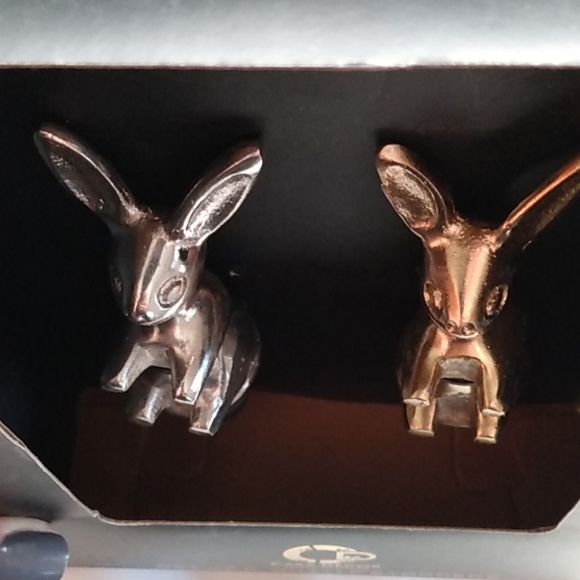 New Brass Bunny Bottle Stoppers Pair Silver and Gold - Picture 4 of 4